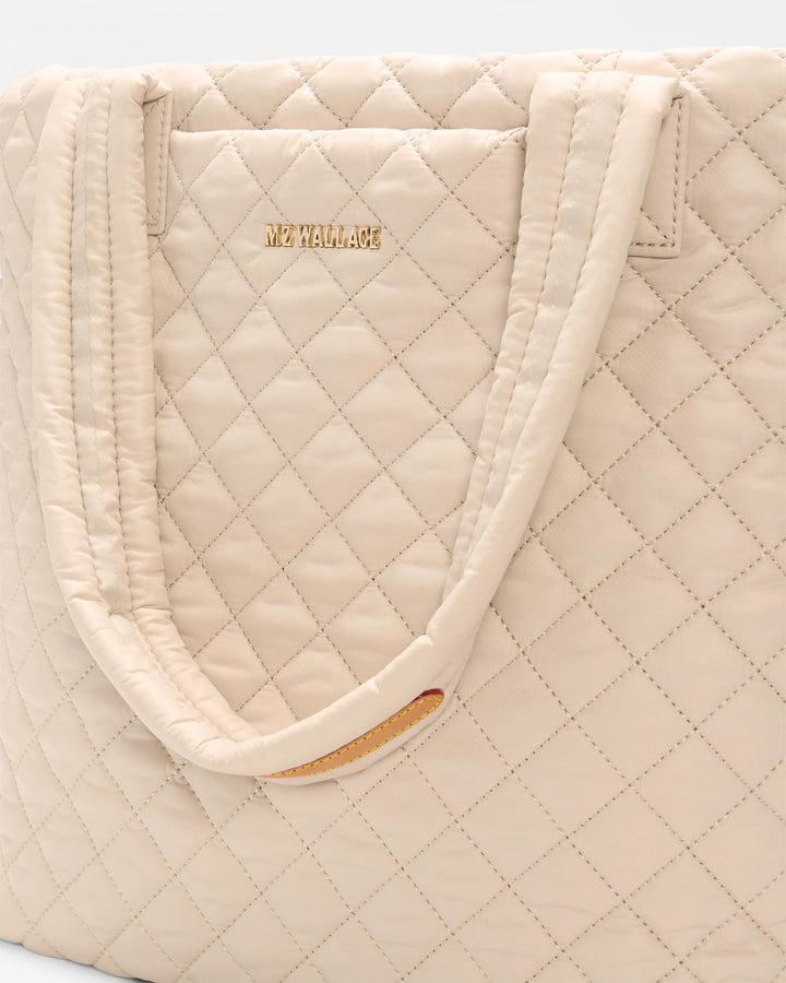 Medium Metro Tote Deluxe