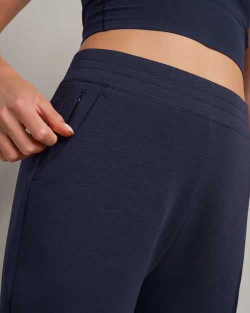 DreamGlow™ Tapered Pant